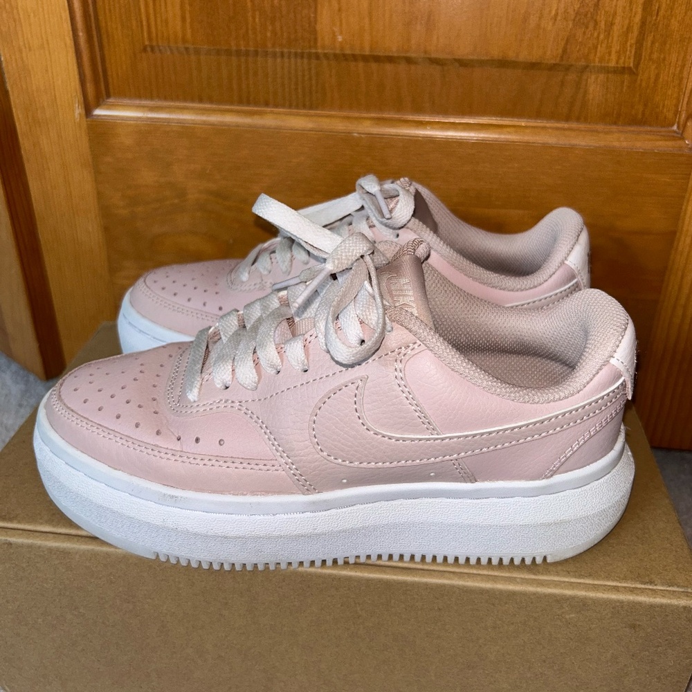 Nike Sneakers Size 6